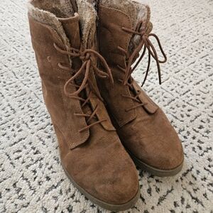 Cozy Brown Lace-Up Women's Boots
